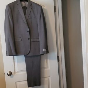 NWT Express Men's Light Grey Suit